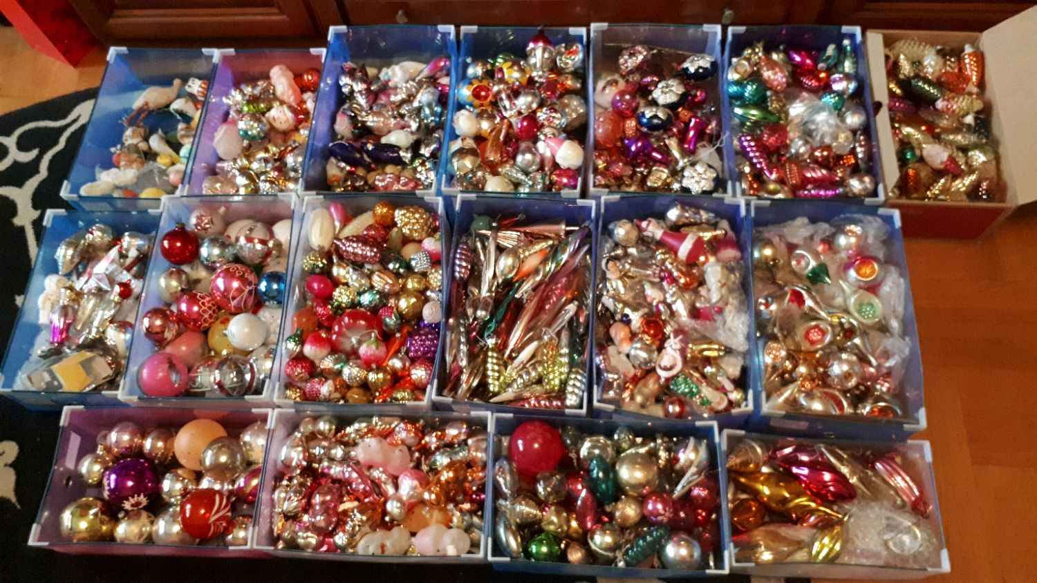 Доставка из Китая в Россию елочных игрушек через ПЭК  Гуанчжоу Китай