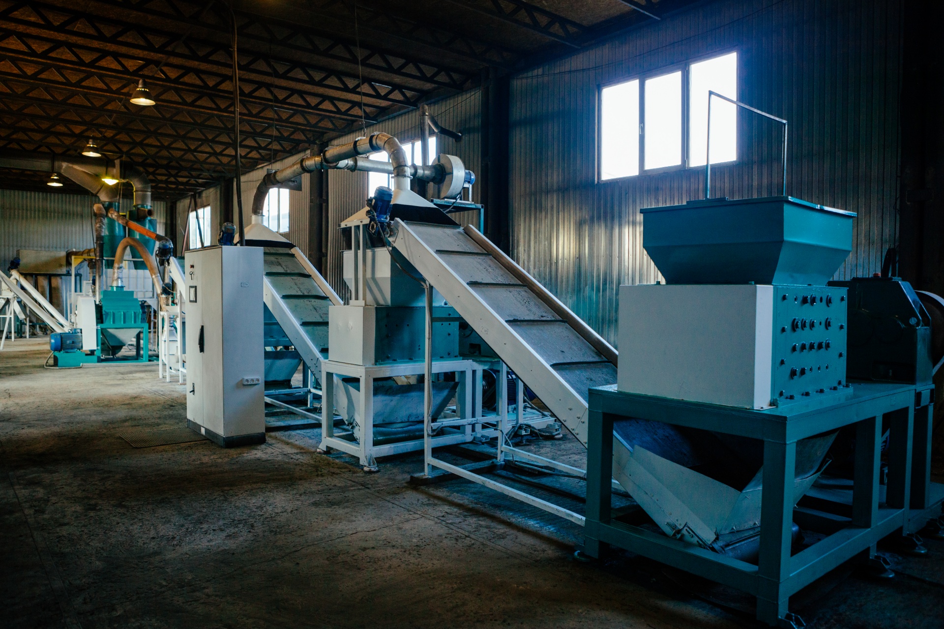 Доставка станков для изготовления пластиковой посуды из Китая в Россию через ПЭК Китай Гуанчжоу